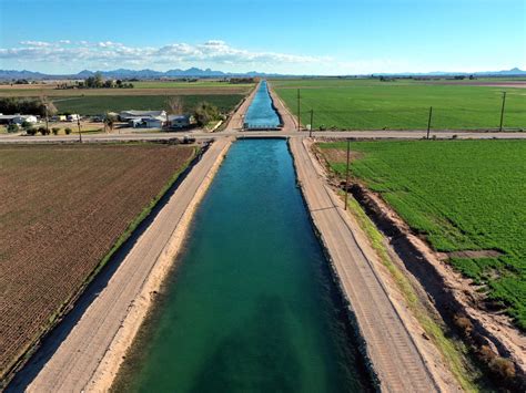 Adam Minter: Farmers can’t keep hogging the water in parched Southwest